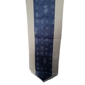 Linen table runner NWOT
